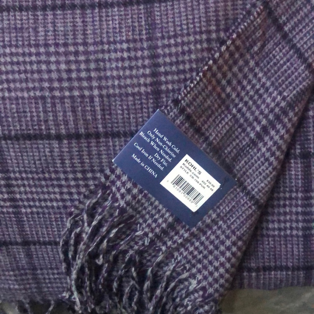 Kohls purple Scarf. New with tags!